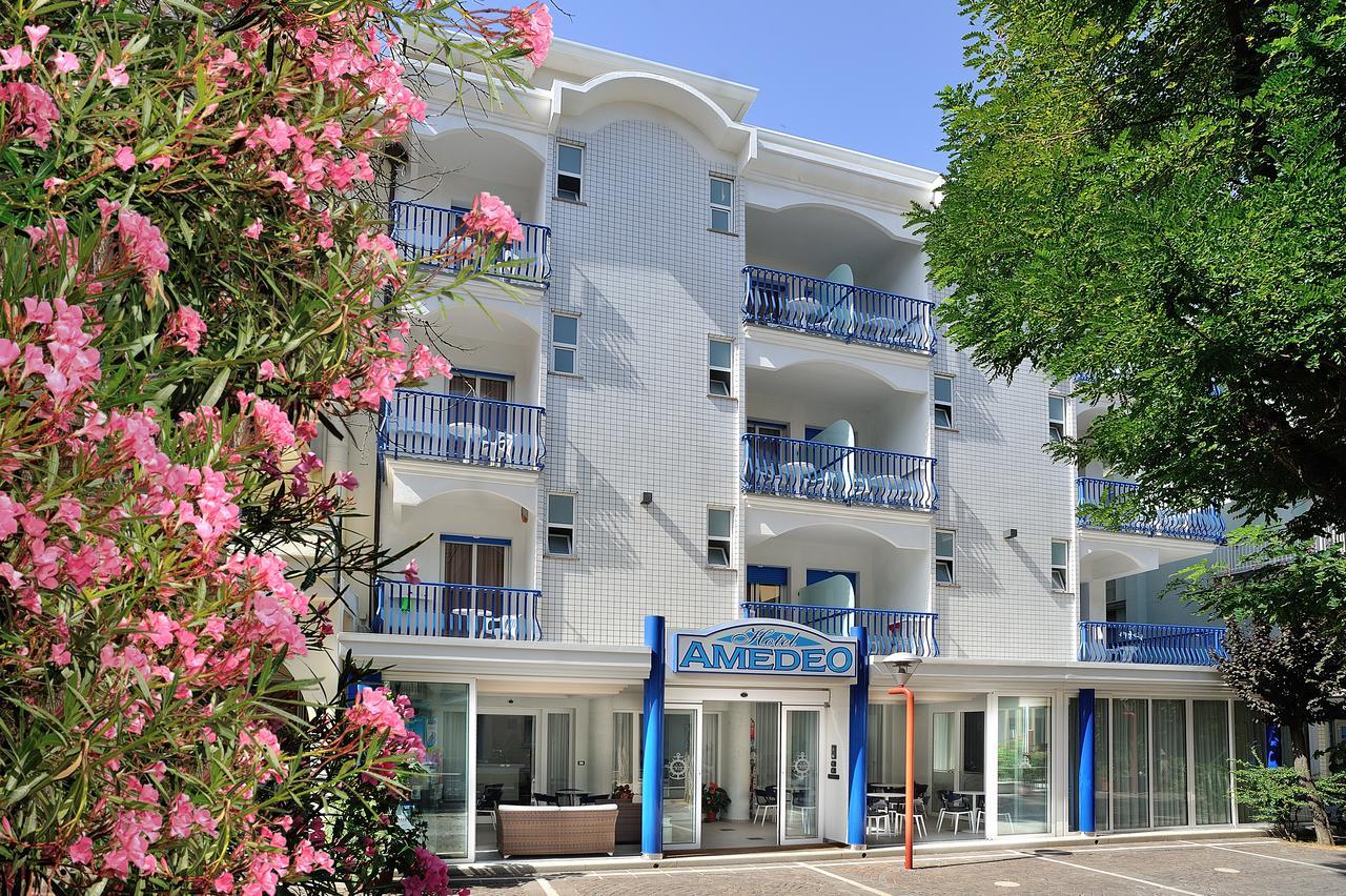 Hotel Amedeo Misano Adriatico Extérieur photo